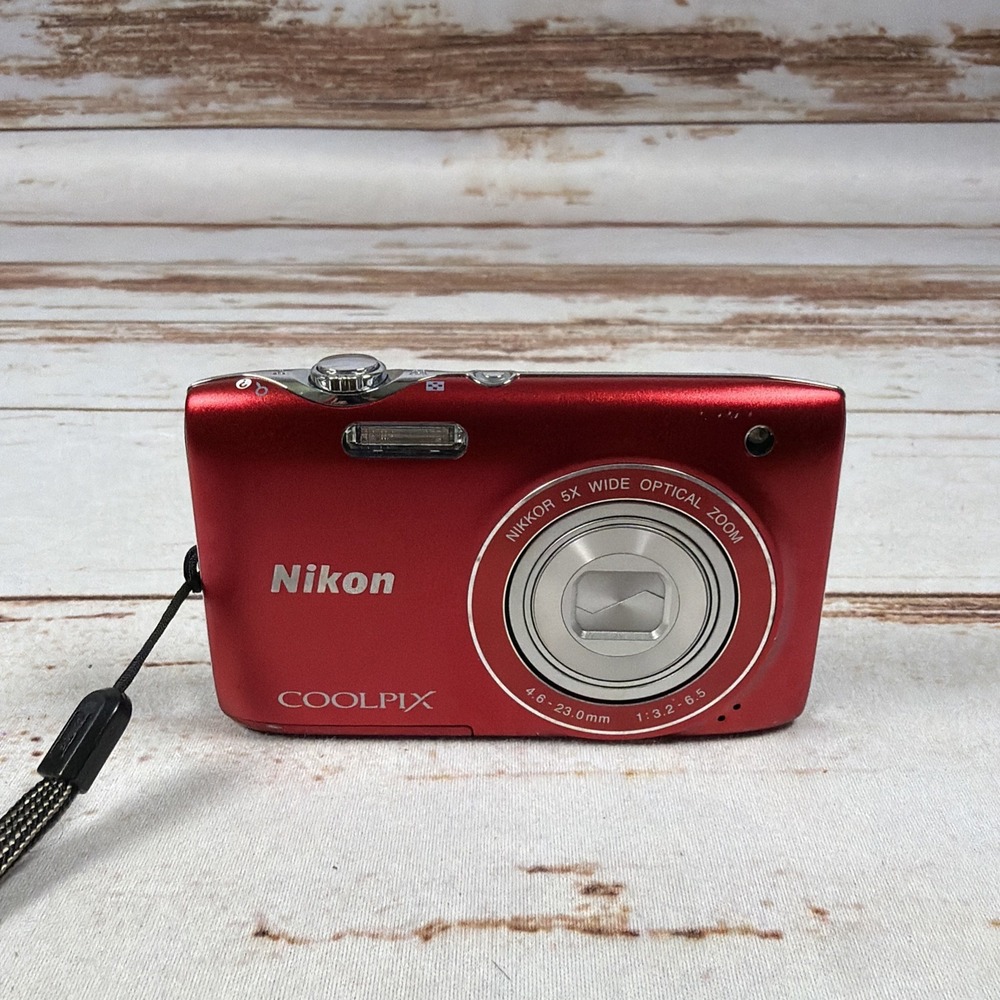 Nikon Coolpix S3100 14MP Digital Camera Red Screen Red Haze Issue W/ Battery